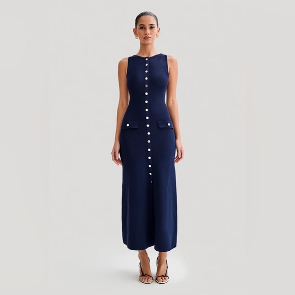 COPY - 💙 RARE! MESHKI “SAWYER”
Sleeveless Buttoned Maxi Dress - Navy
XXS - Picture 4 of 6